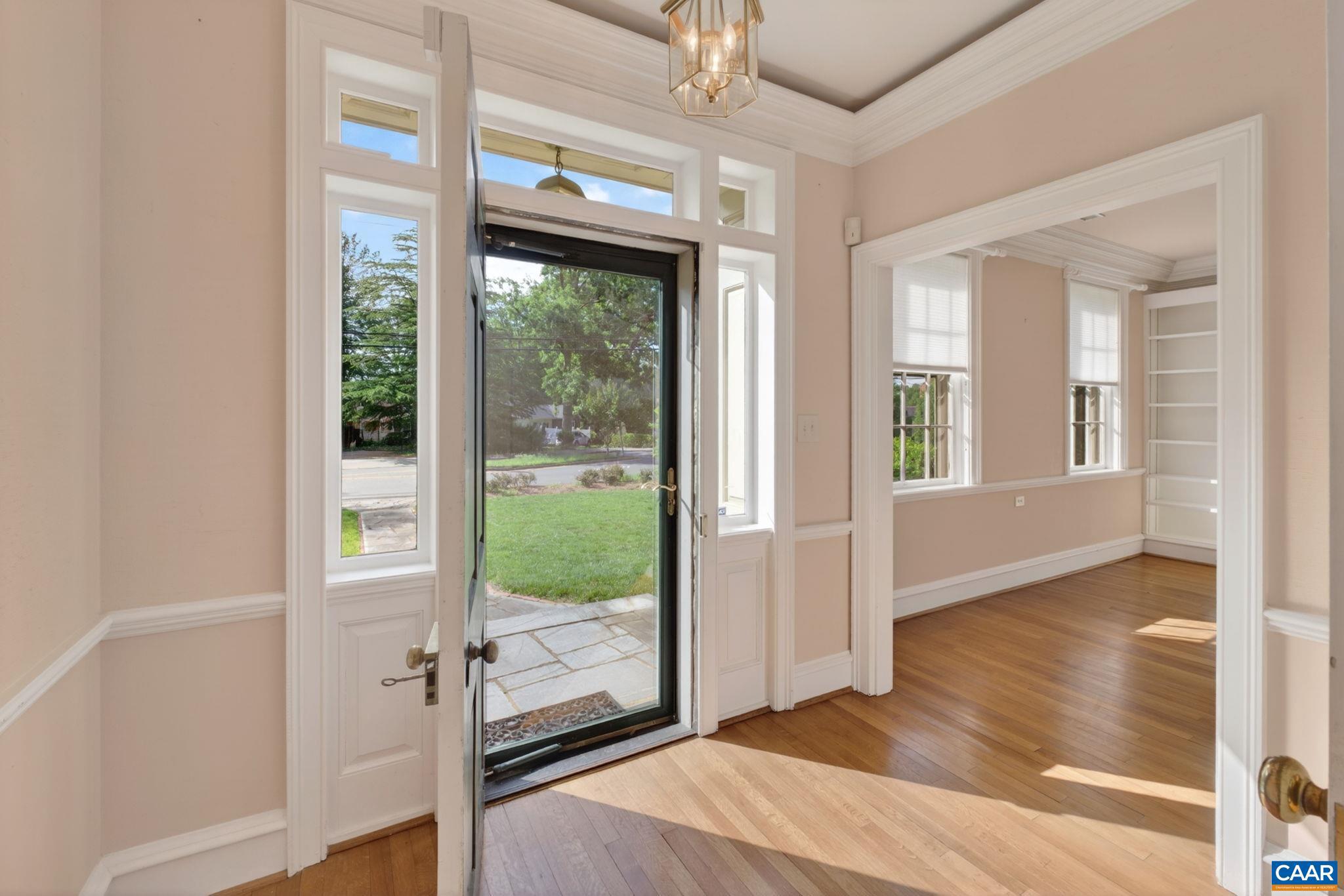 321 Alderman Rd, Charlottesville, VA 22903 — photo 2