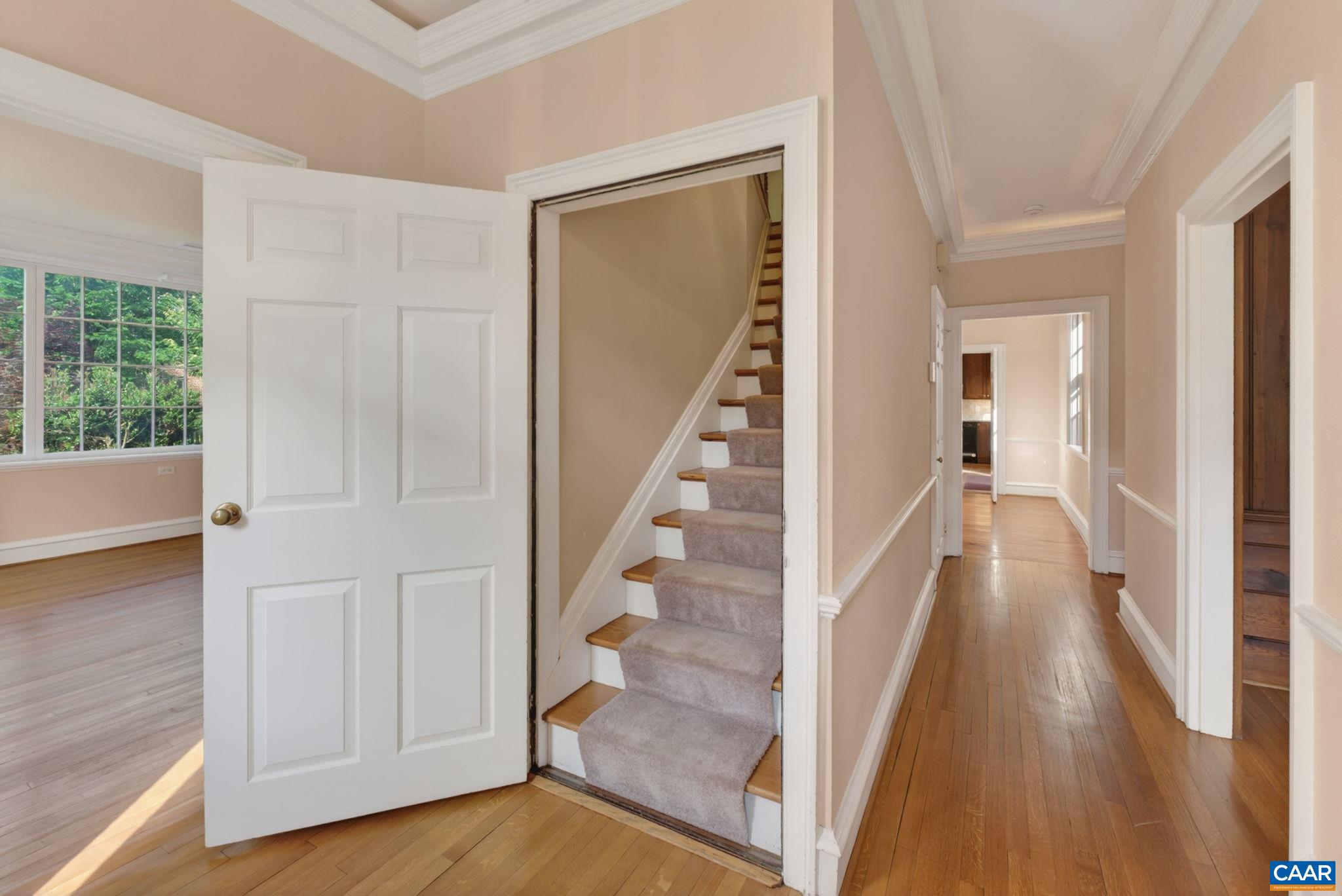 321 Alderman Rd, Charlottesville, VA 22903 — photo 3