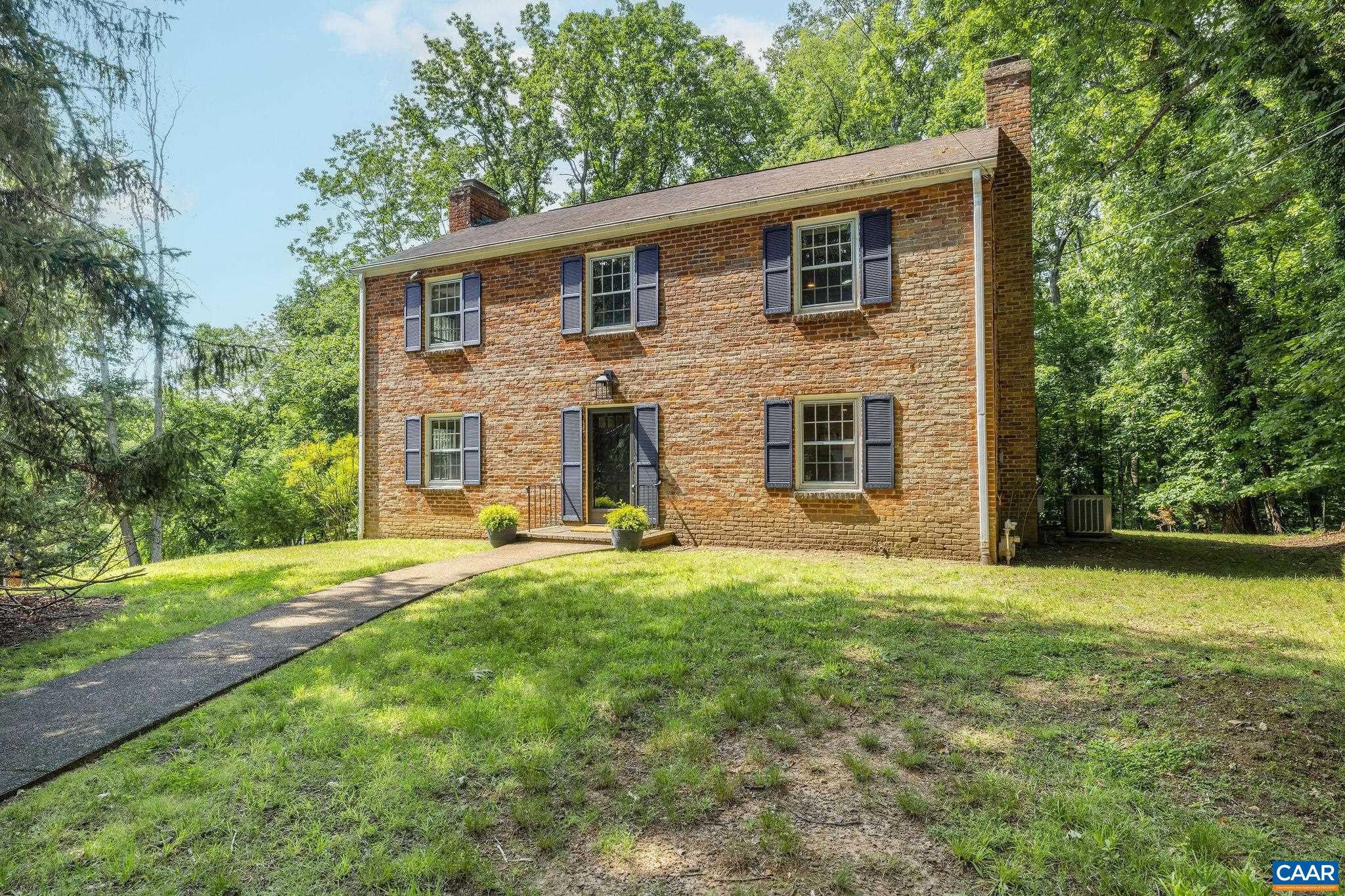 102 Meadowbrook Ct — photo