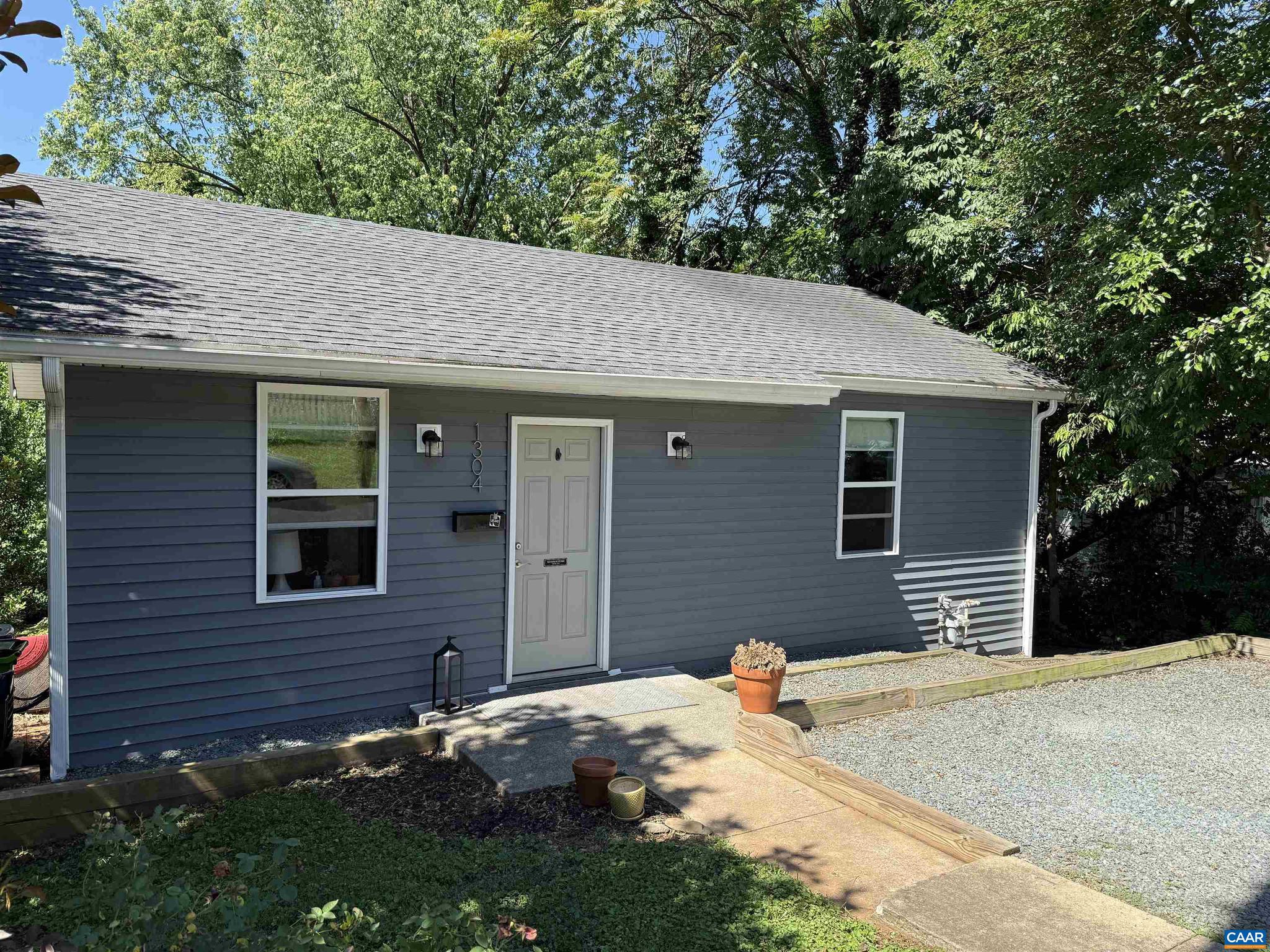 1304 Poplar St — photo
