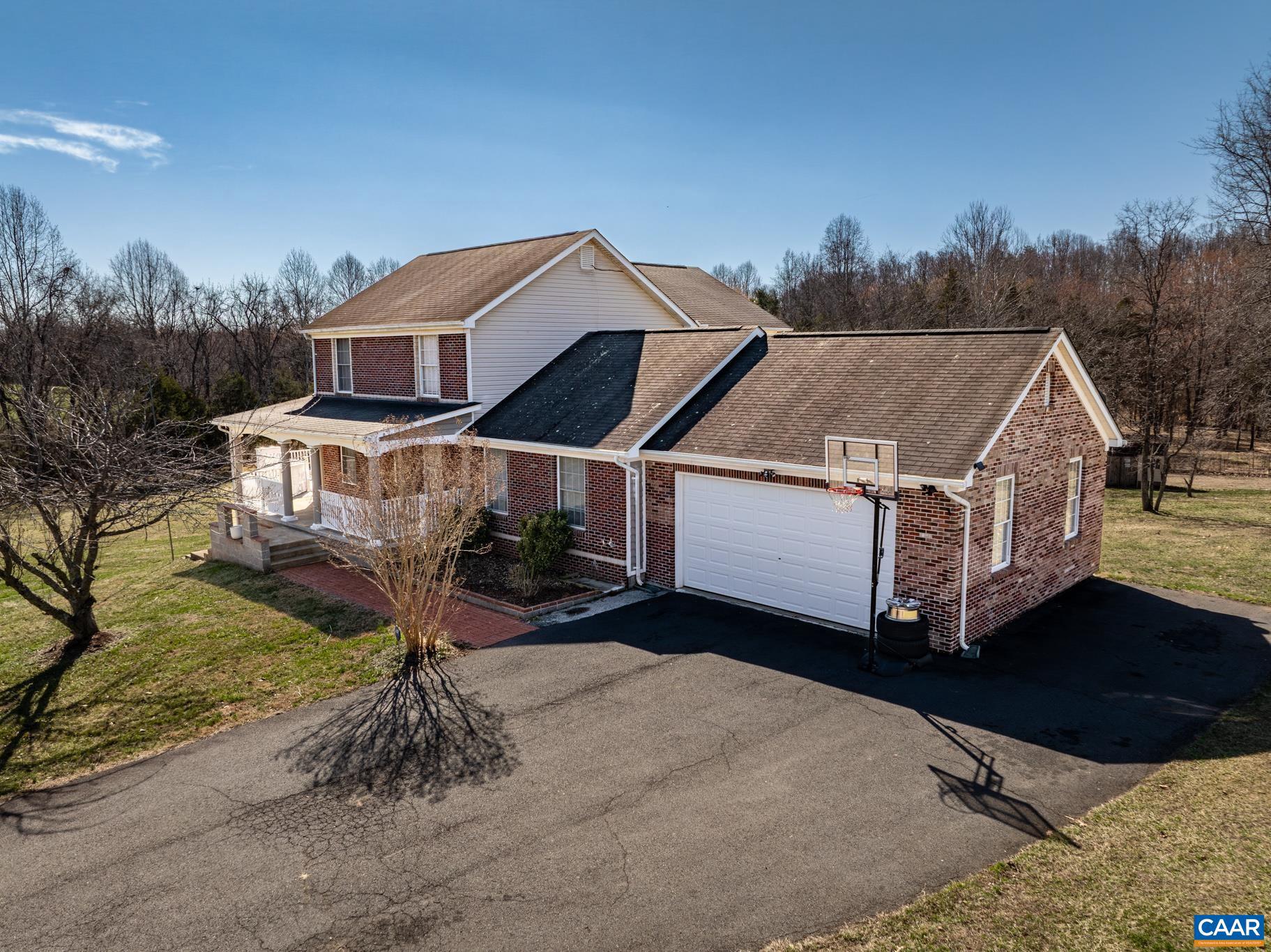 15760 Fox Chase Ln — photo