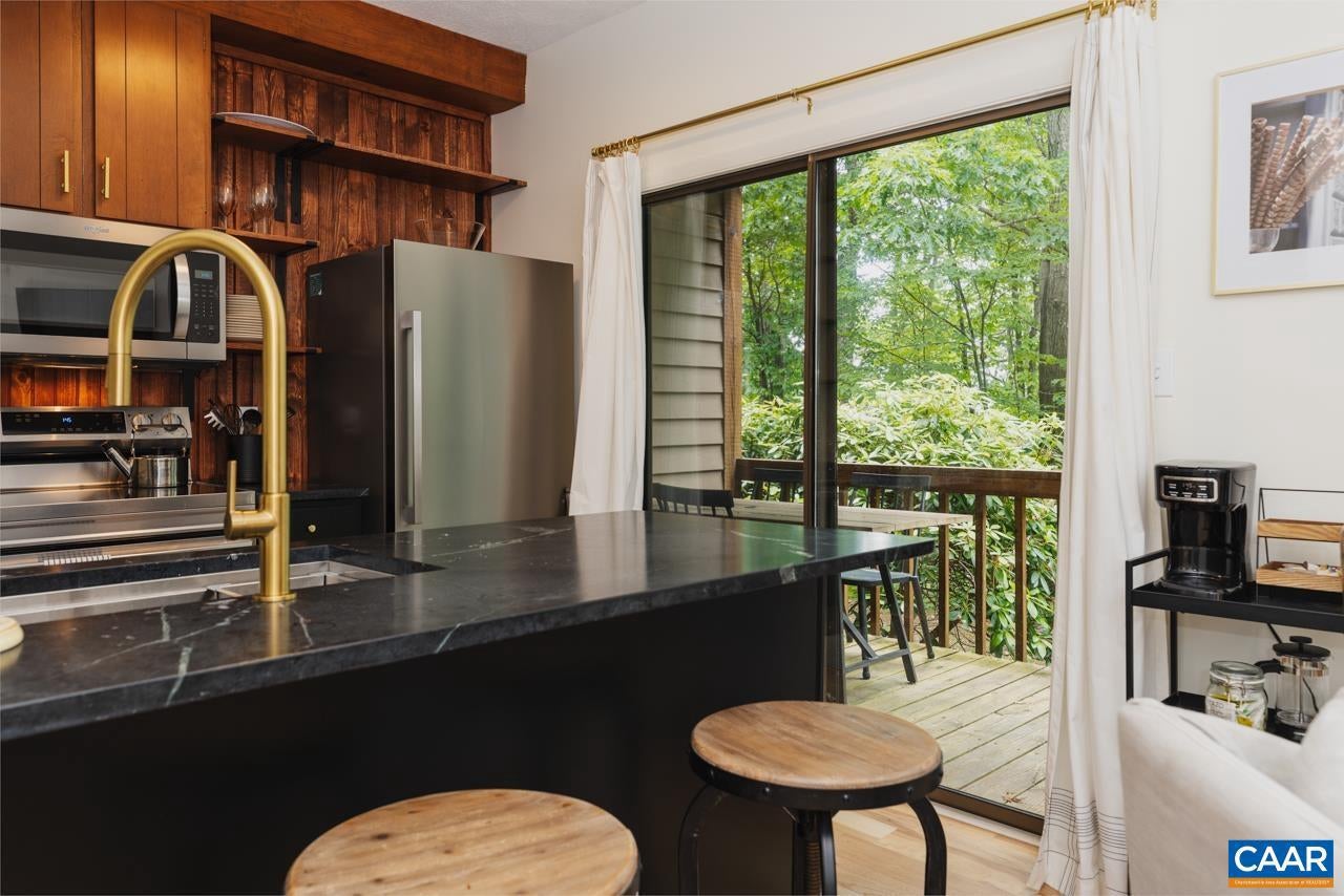 792 Laurelwood Condos — photo
