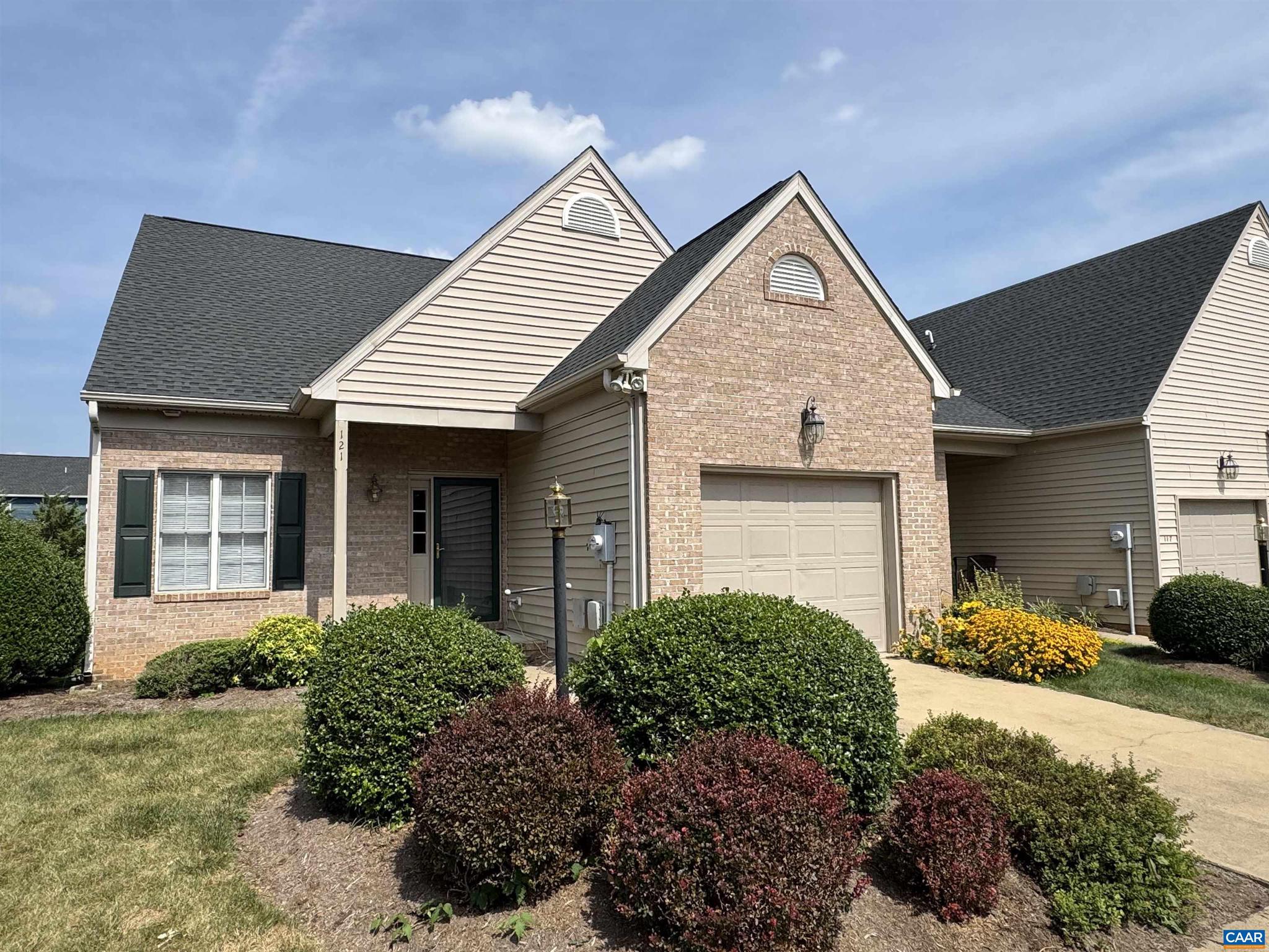 121 Bryant Dr — photo