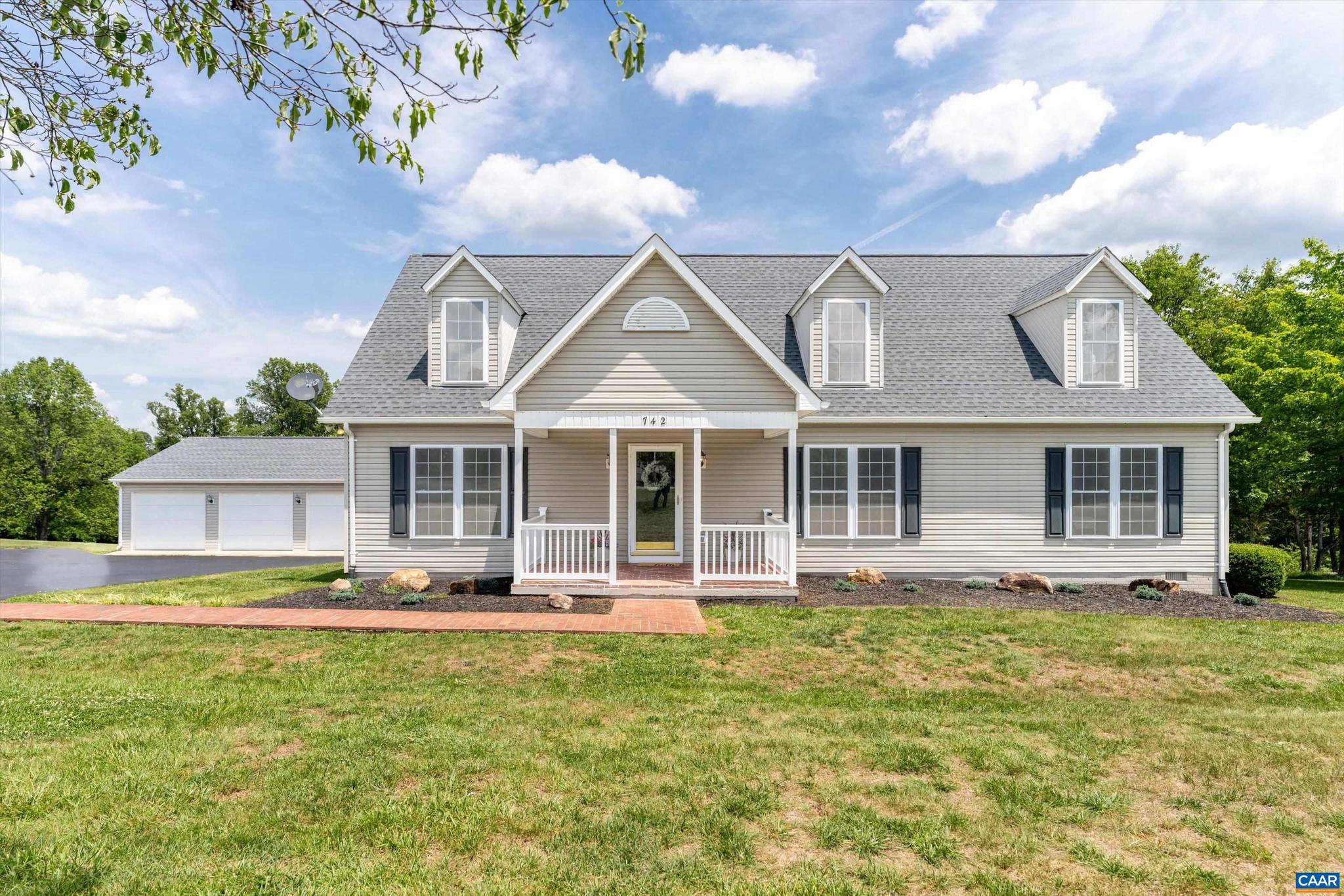742 Valley View Rd — photo
