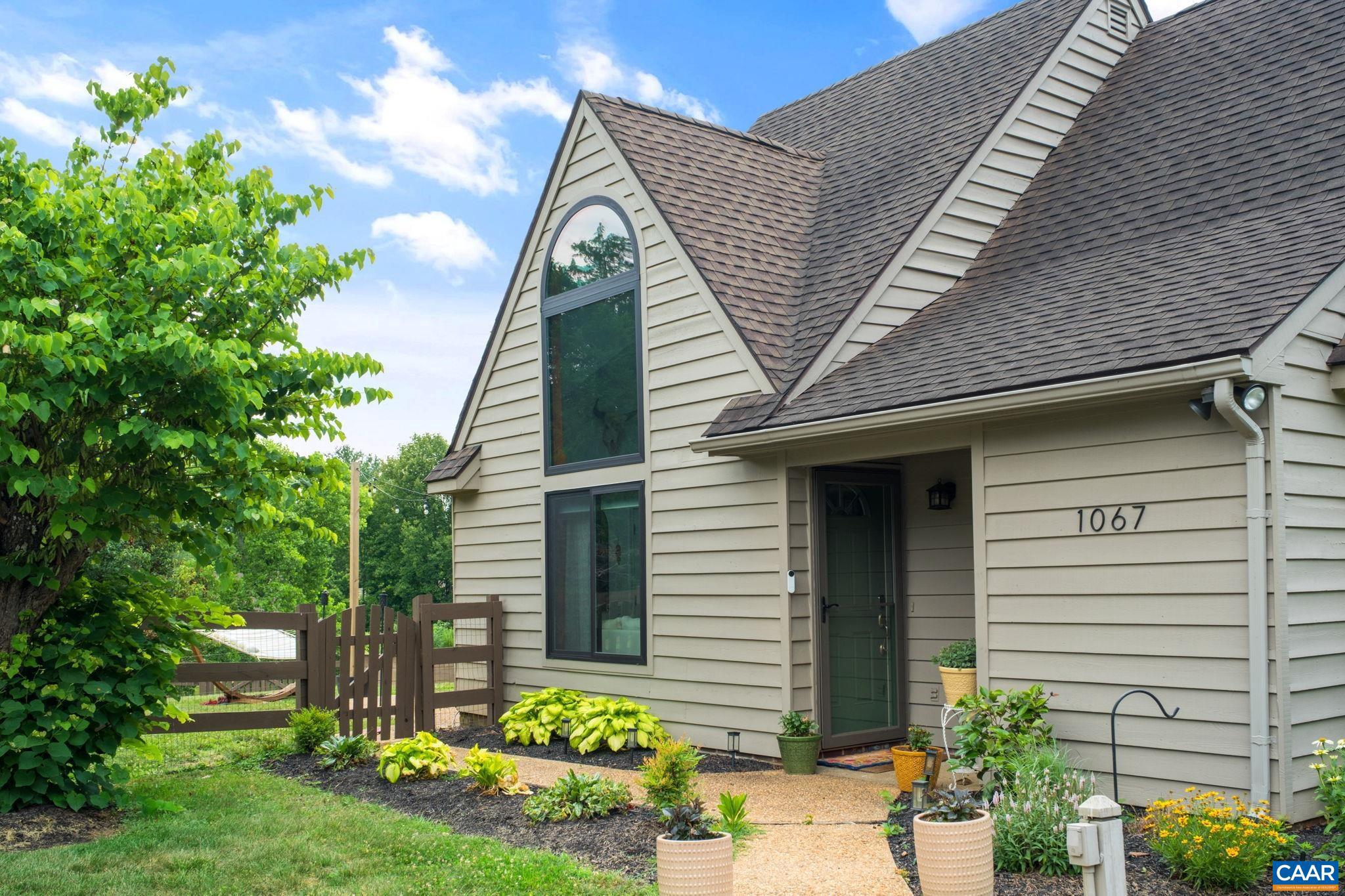 1067 Highland Dr — photo