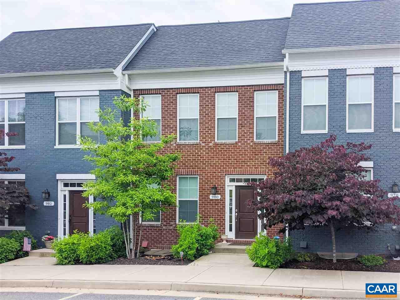 980 Belvedere Way — photo