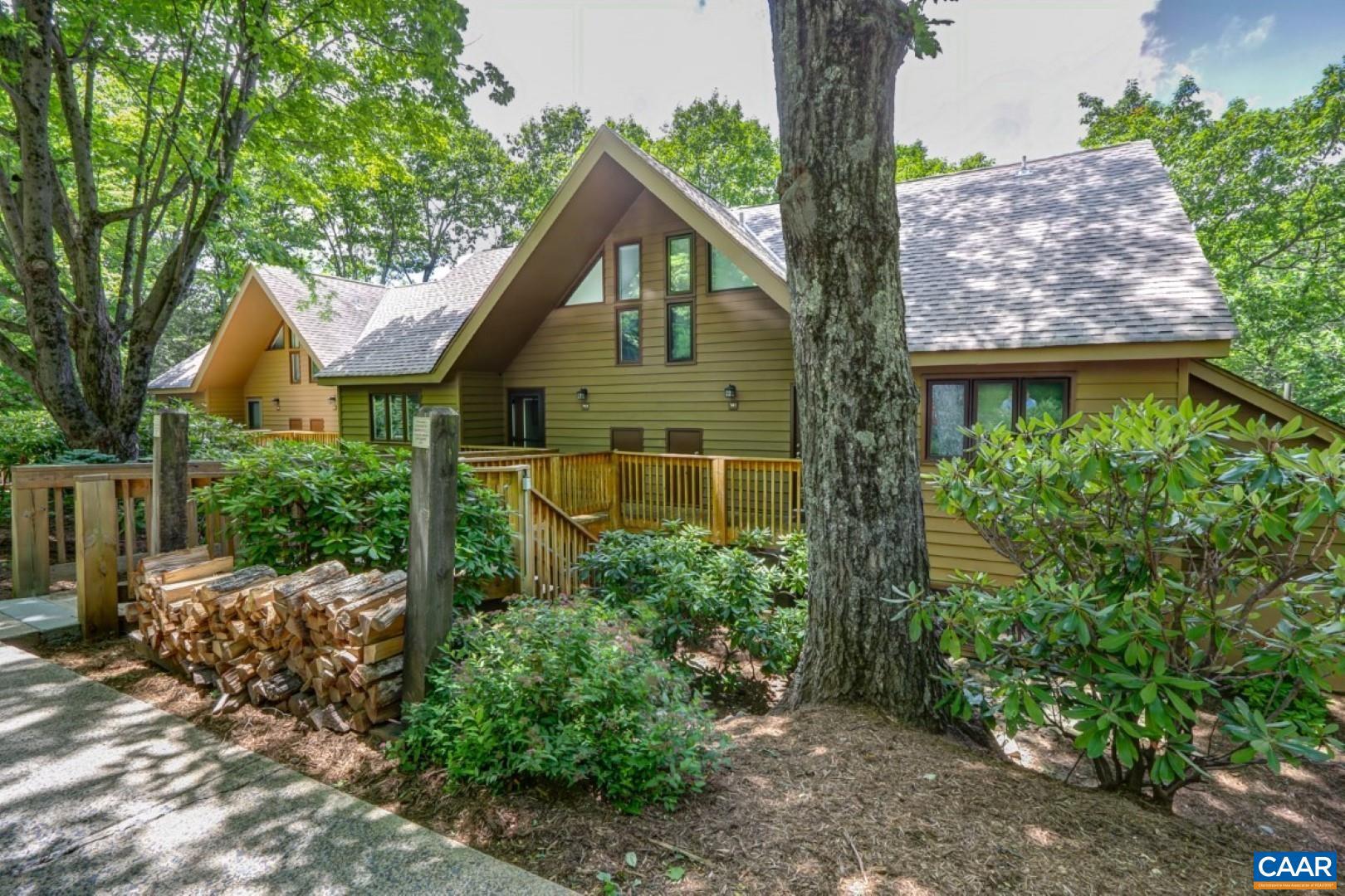 740 Laurelwood Condos — photo