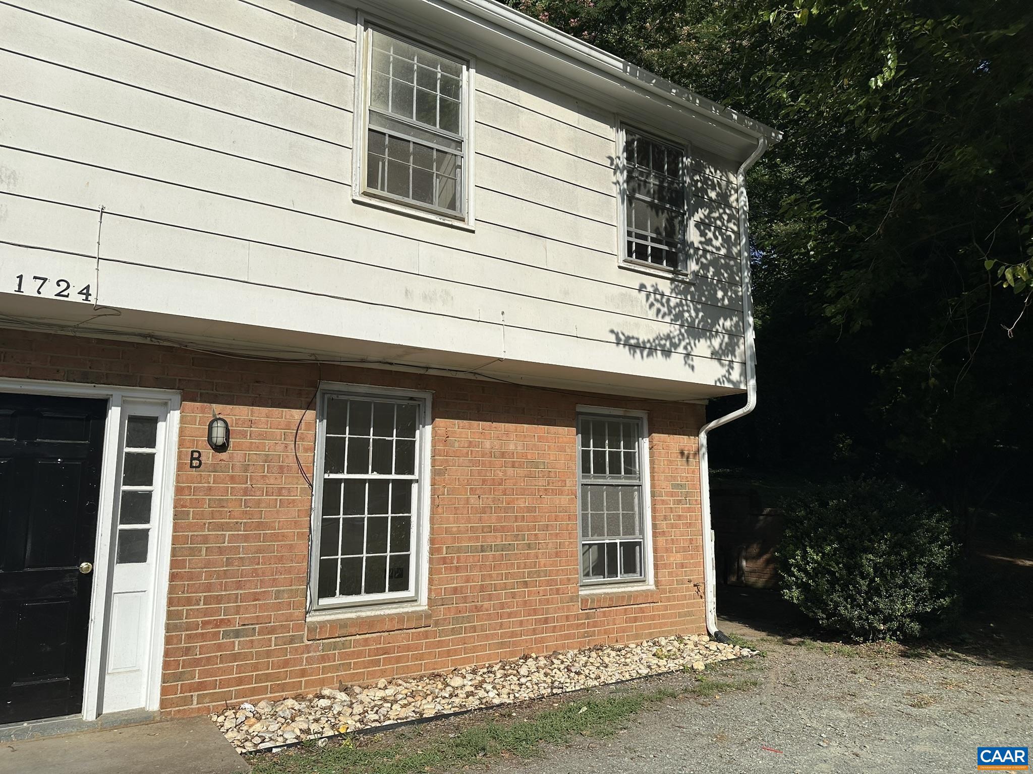 1724 Solomon Rd B — photo