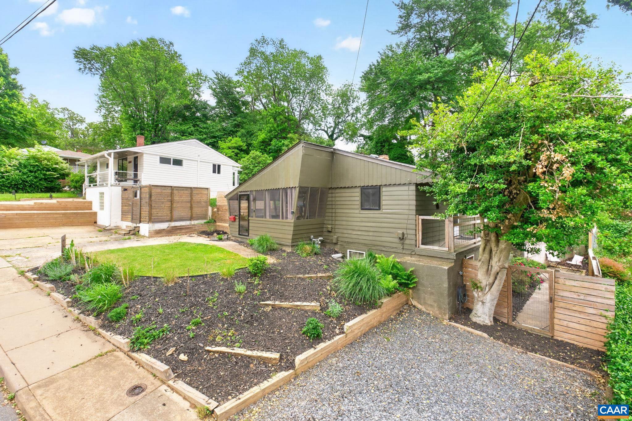 1408 Baker St B — photo