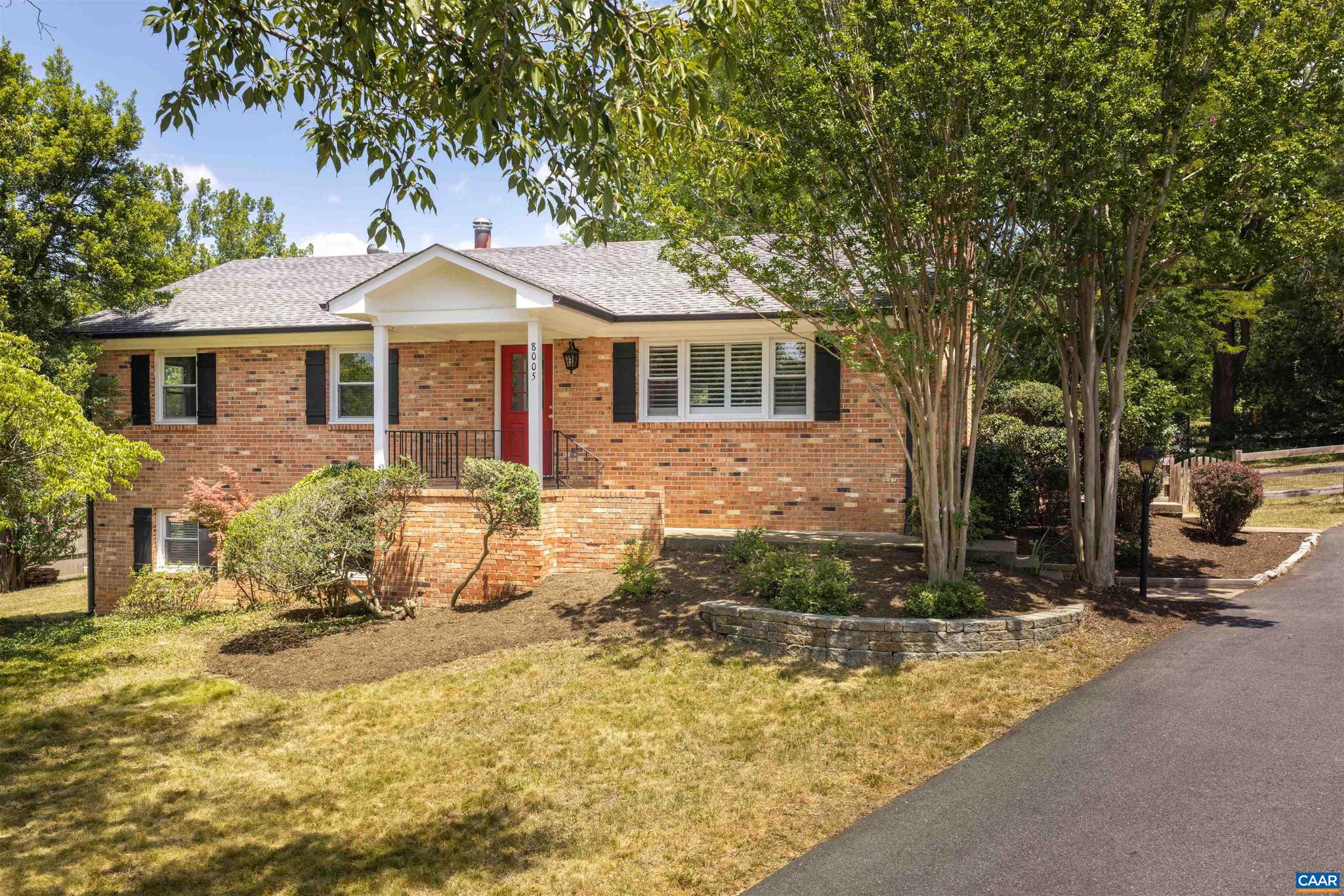 8005 Washington Ct — photo