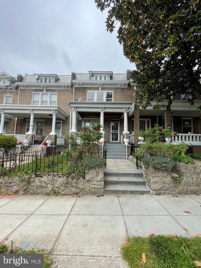 707 Otis Pl NW — photo