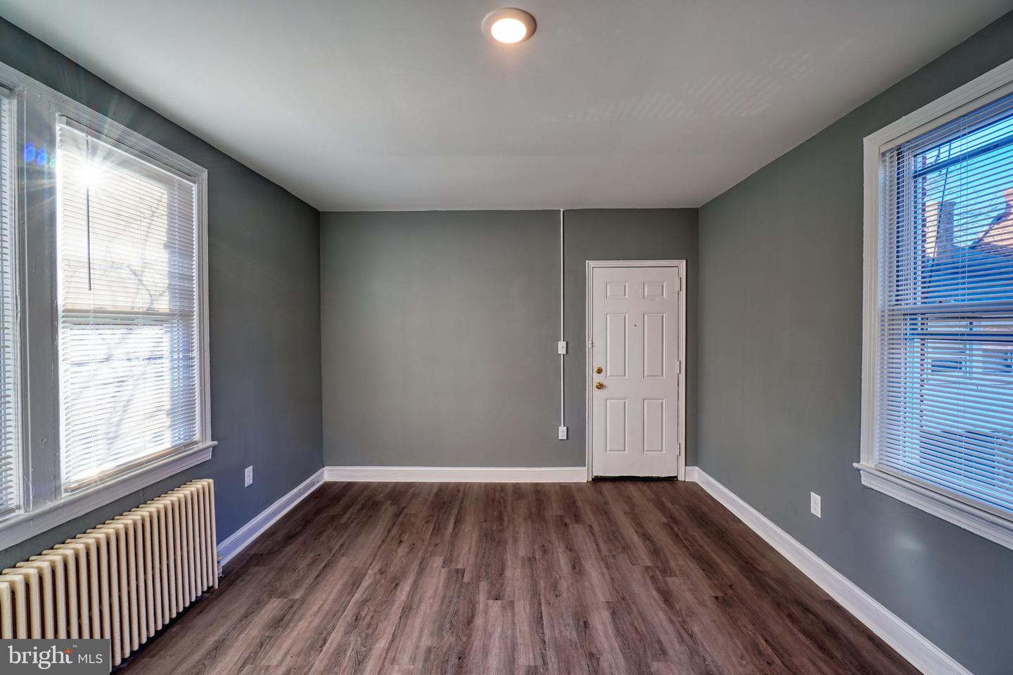 400 Douglas St NE #102 — photo