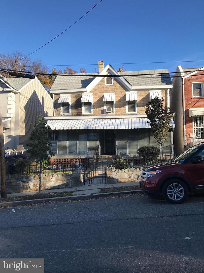 1616 W St SE — photo
