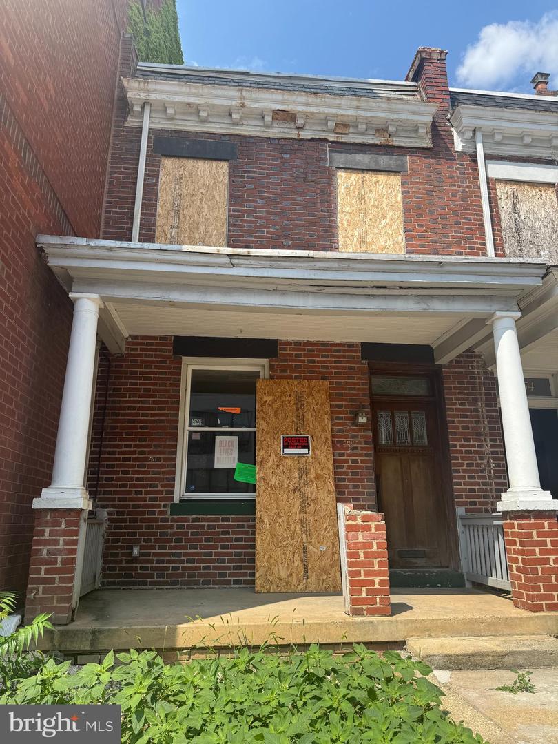 2352 Champlain St NW — photo