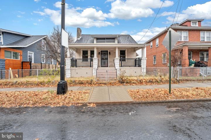 1444 T St SE — photo