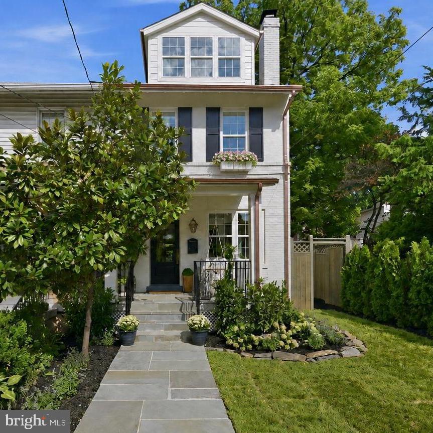 4611 43rd Pl NW — photo