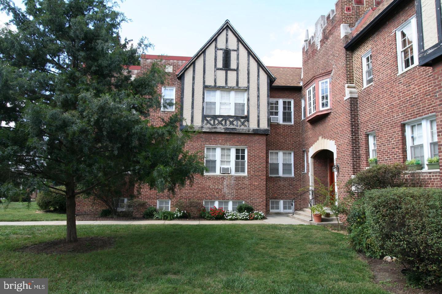 235 Emerson NW #104 — photo