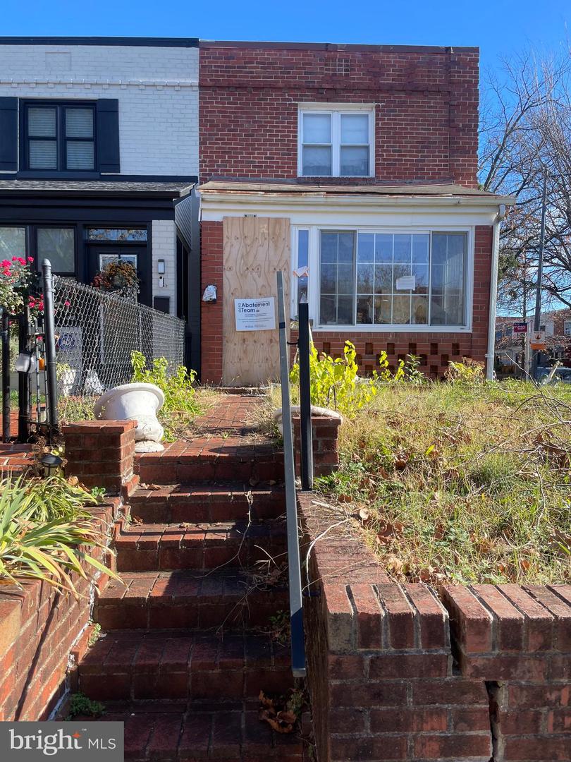 101 33rd St NE — photo