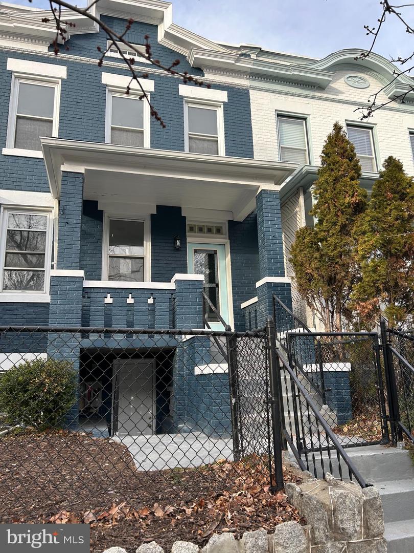 1414 C St NE — photo