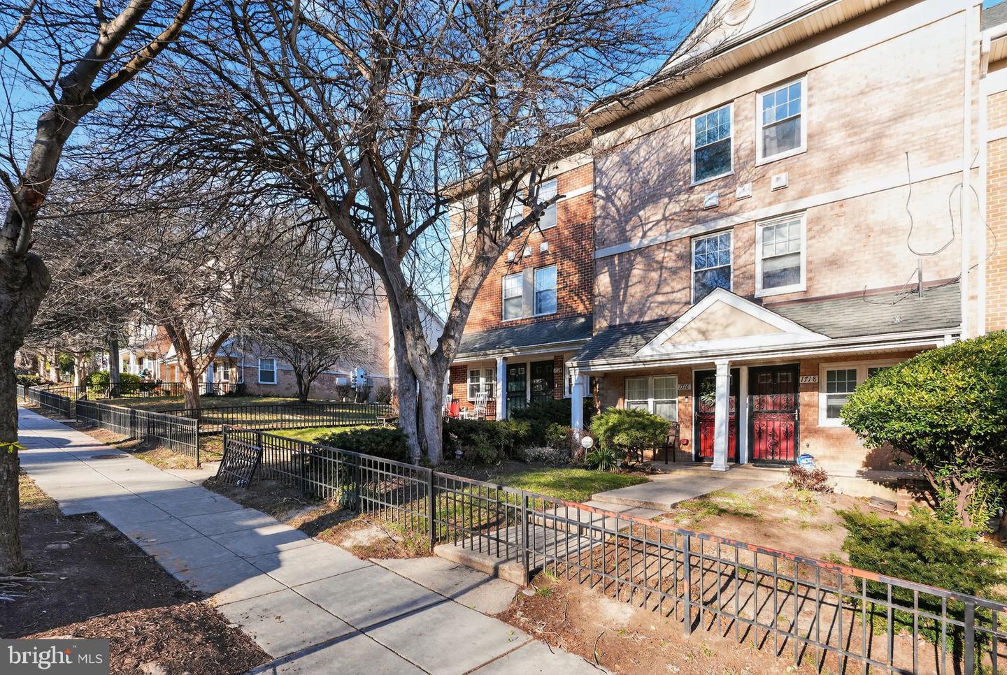 1718 Montana Ave NE #1718 — photo