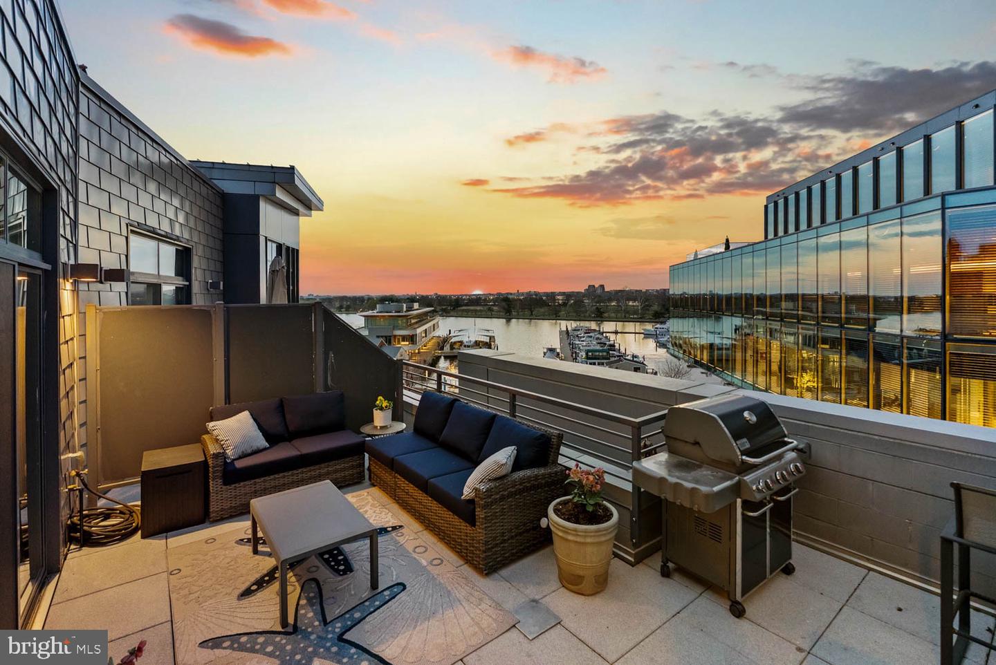 525 Water St SW #403 — photo