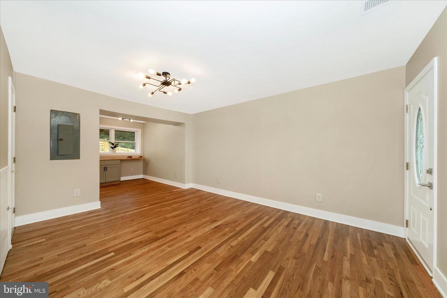 5045 Sheriff Rd NE — photo