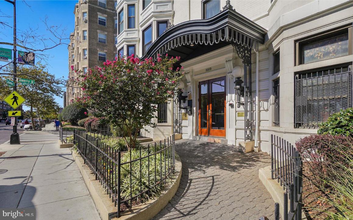 1669 Columbia Rd NW #215 — photo