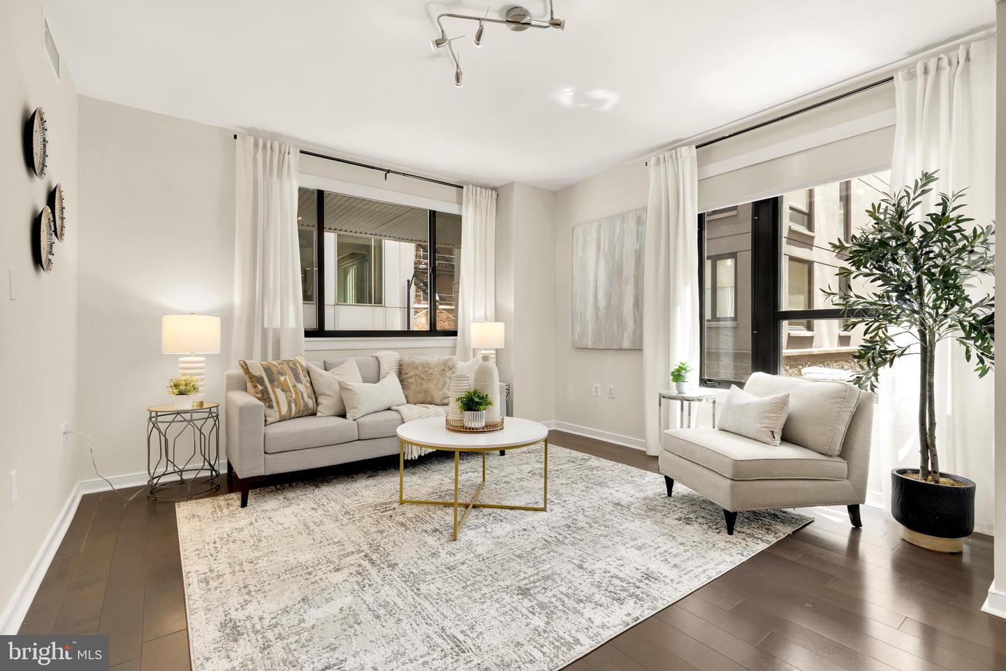 1010 Massachusetts Ave NW #211 — photo
