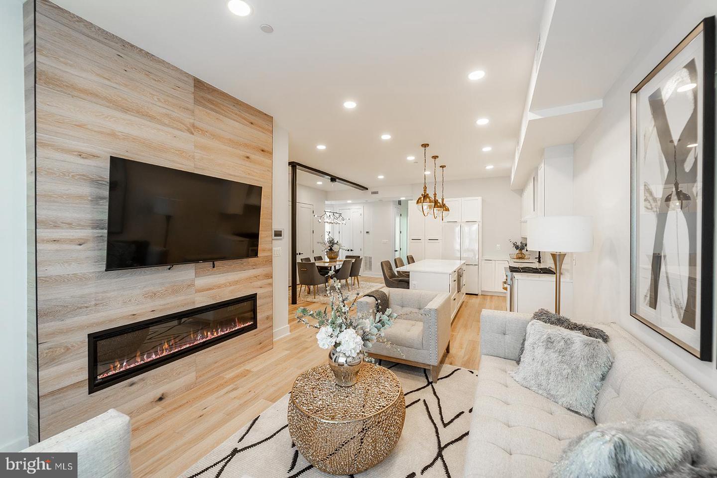 1215 Holbrook Ter NE #2 — photo