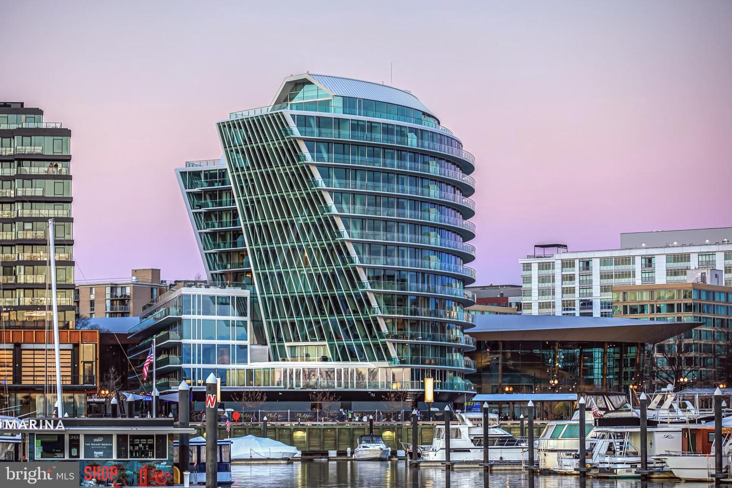 601 Wharf St SW #203 — photo