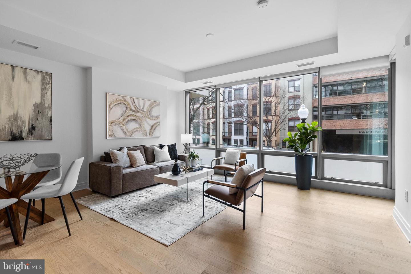 2501 M St NW #T06 — photo