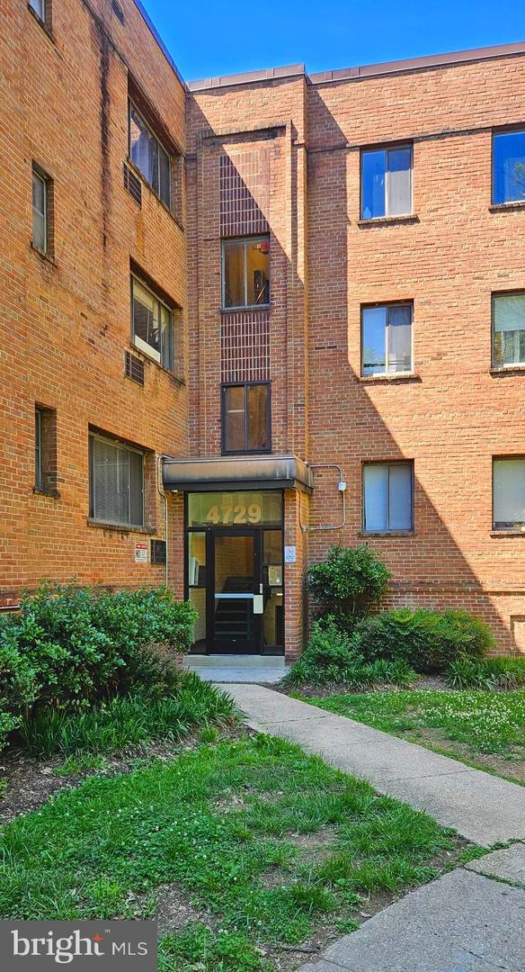4729 1st St SW #101 — photo