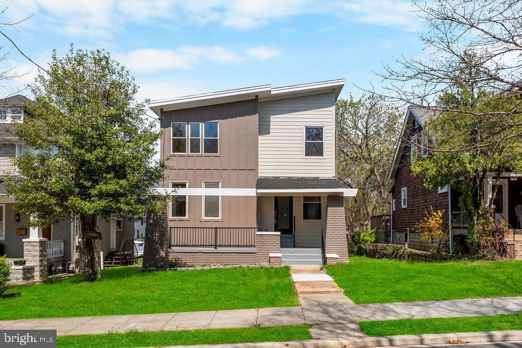 2316 Monroe St NE — photo