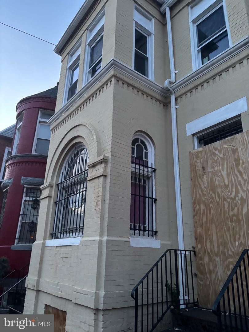 229 Elm St NW — photo