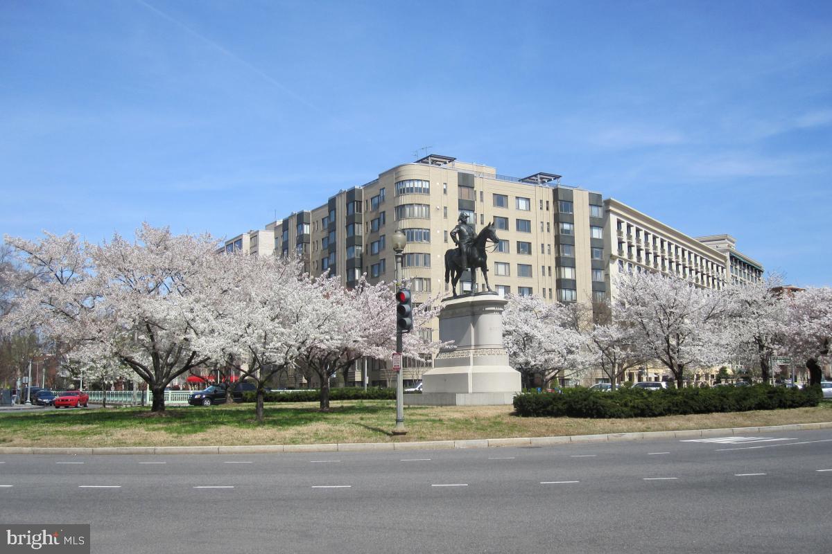 1 Scott Cir NW #402 — photo