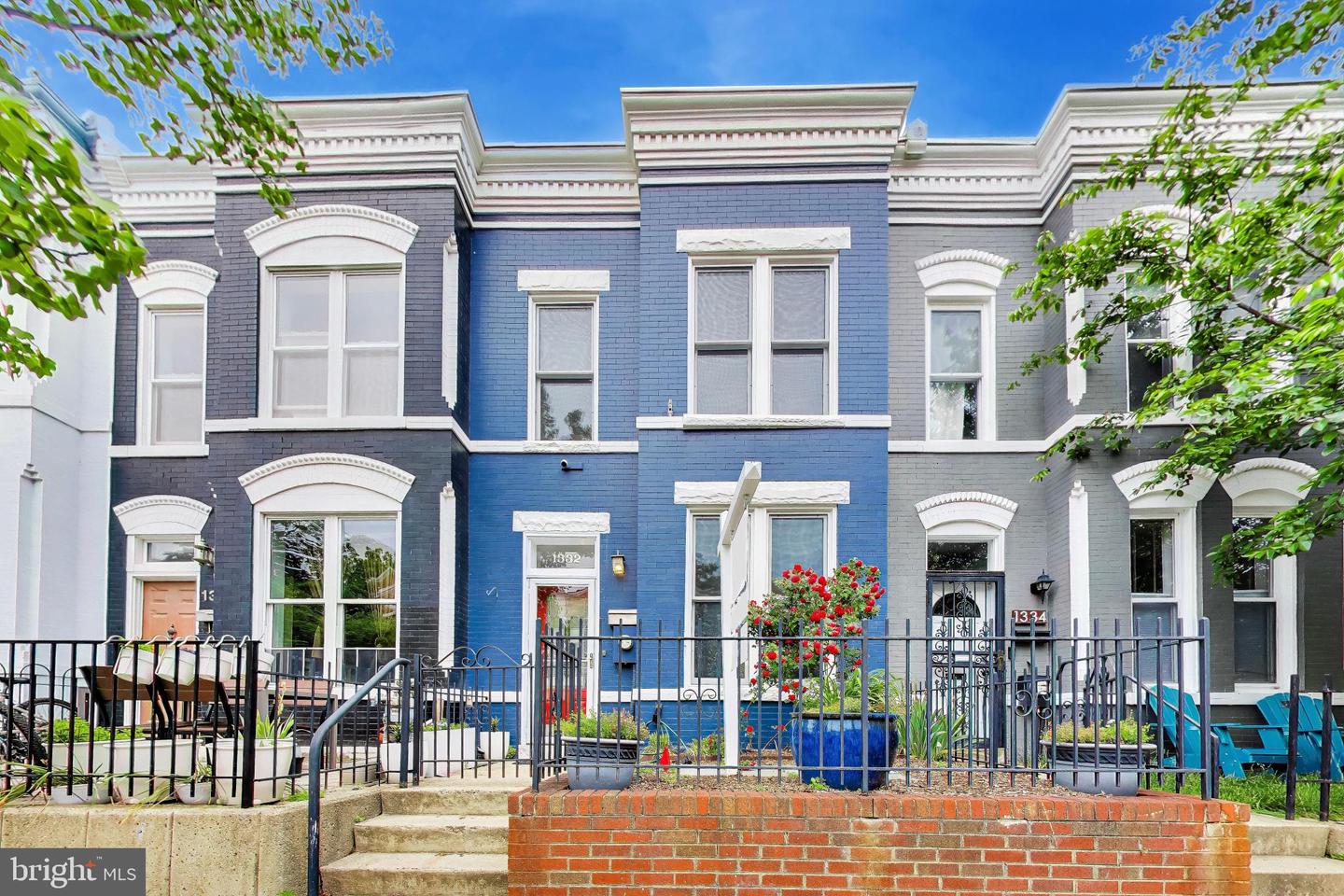 1332 Emerald St NE — photo