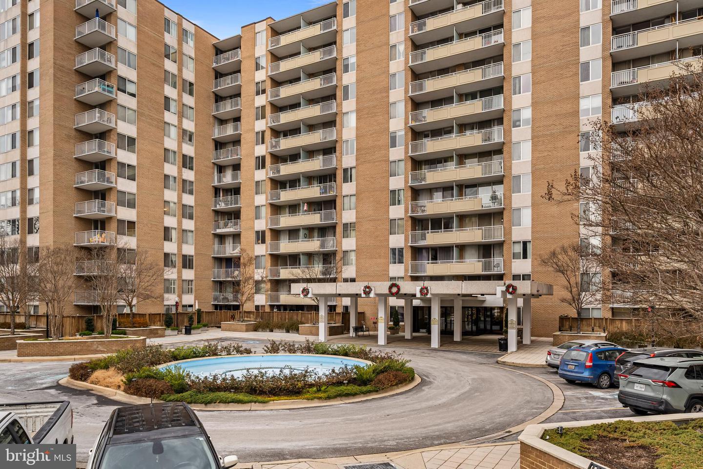 3001 Veazey Ter NW #201 — photo