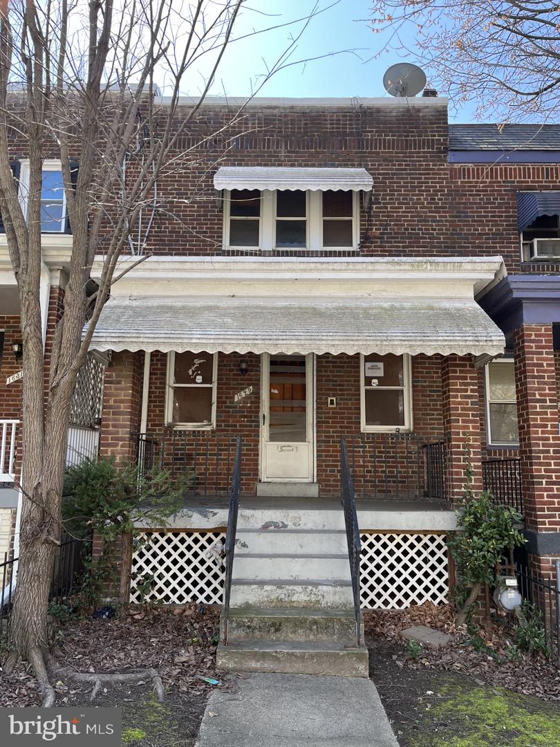 1629 R St SE — photo