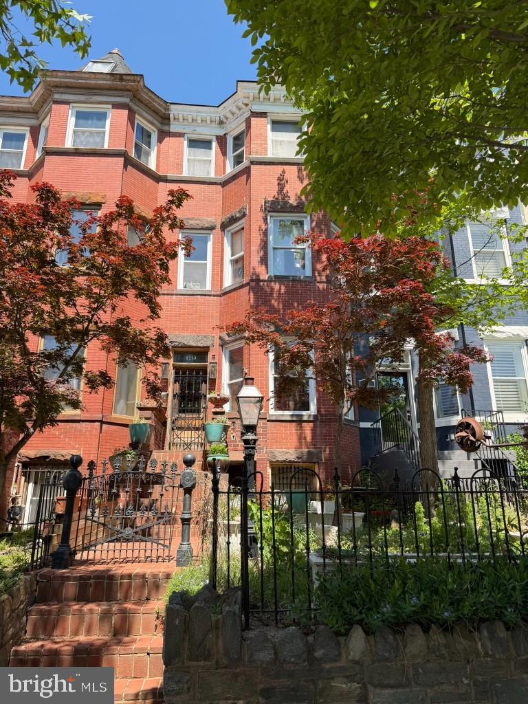 69 Bryant St NW — photo