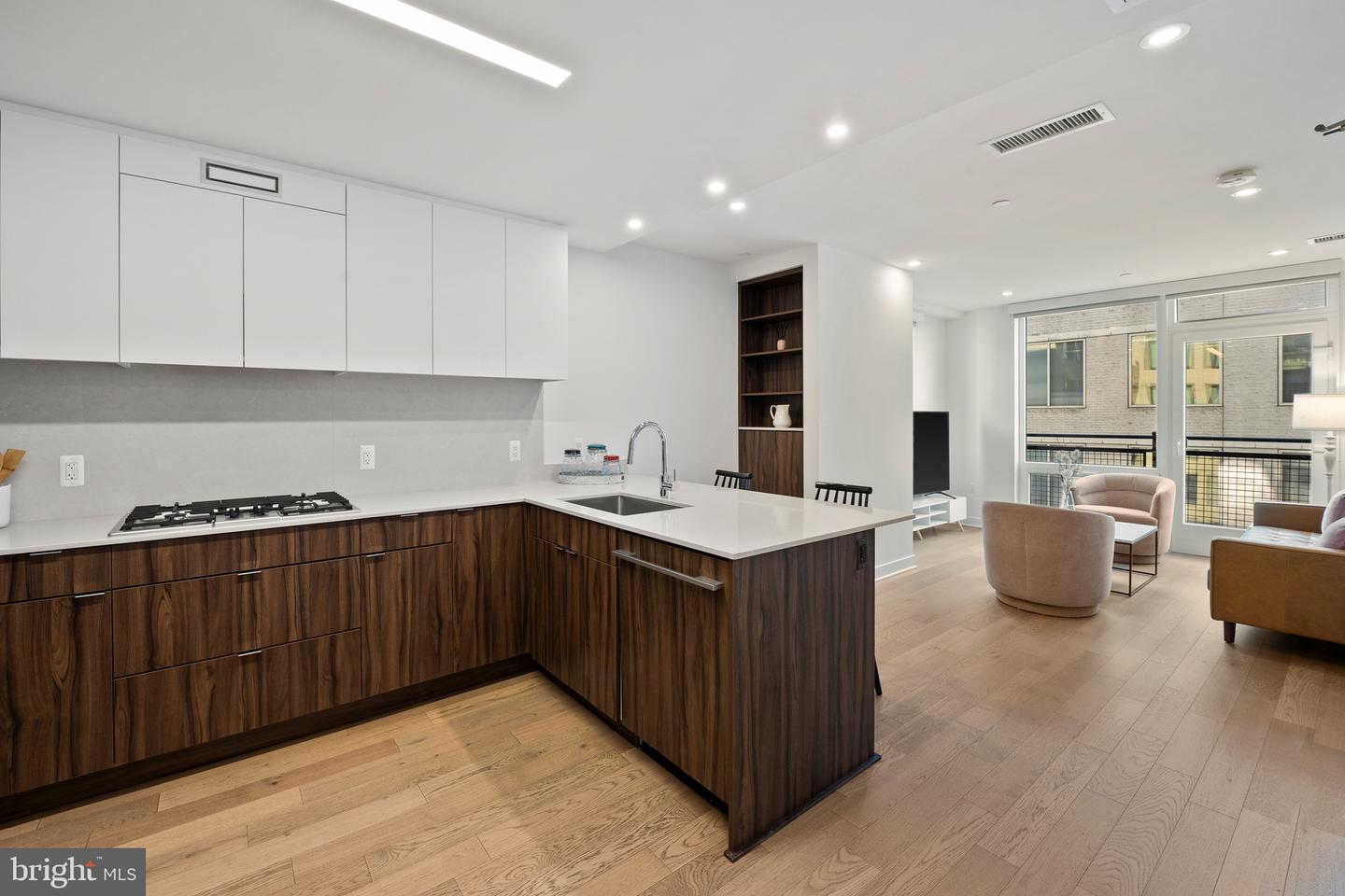 37 L St SE #908 — photo