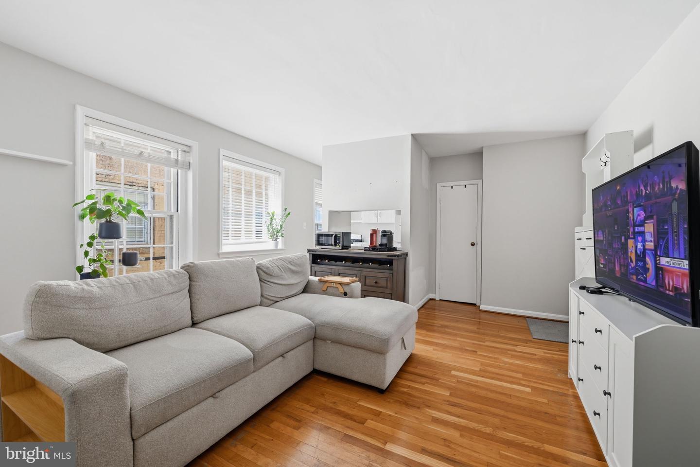 117 E St SE #302 — photo