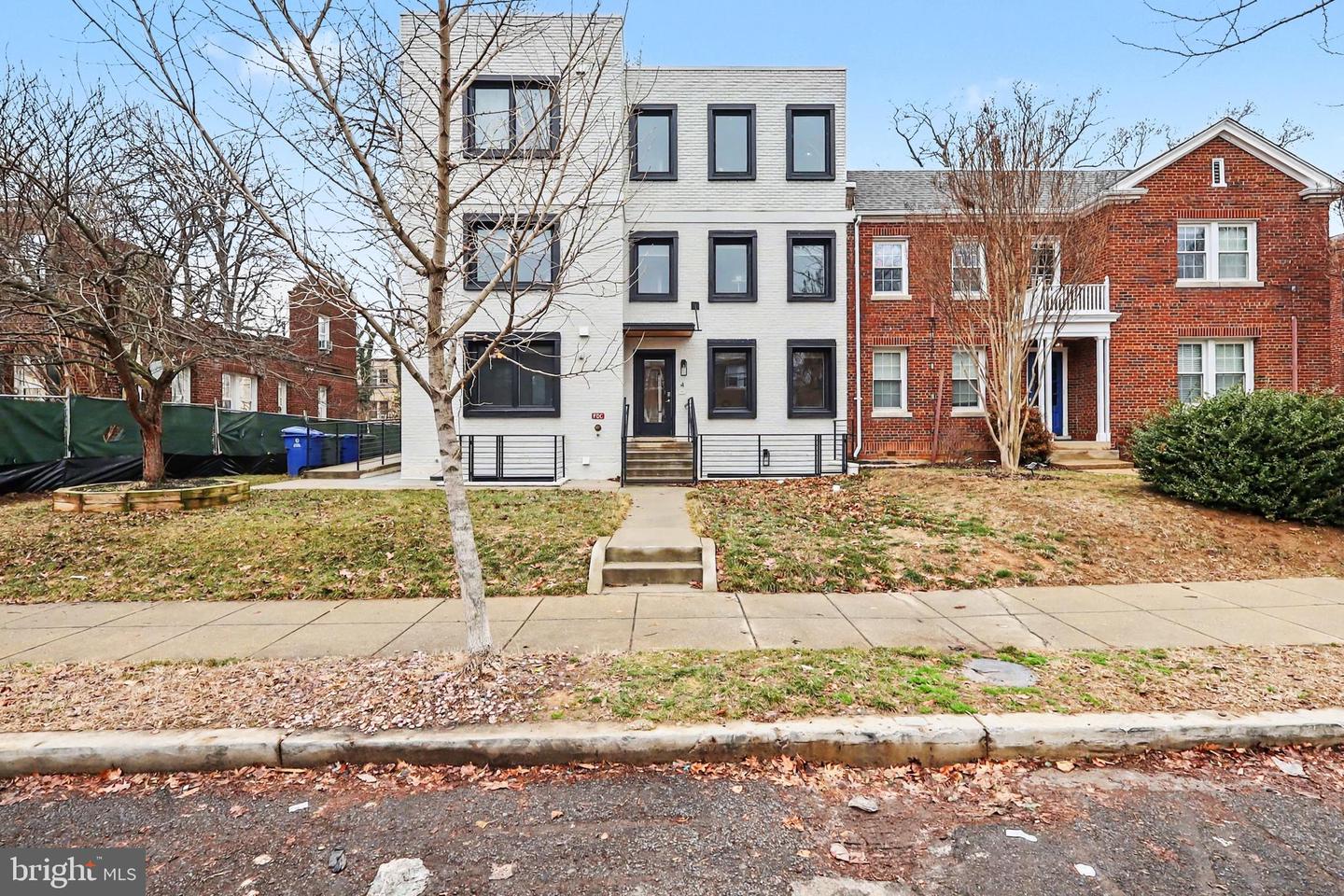 2216 40th Pl NW #4 — photo