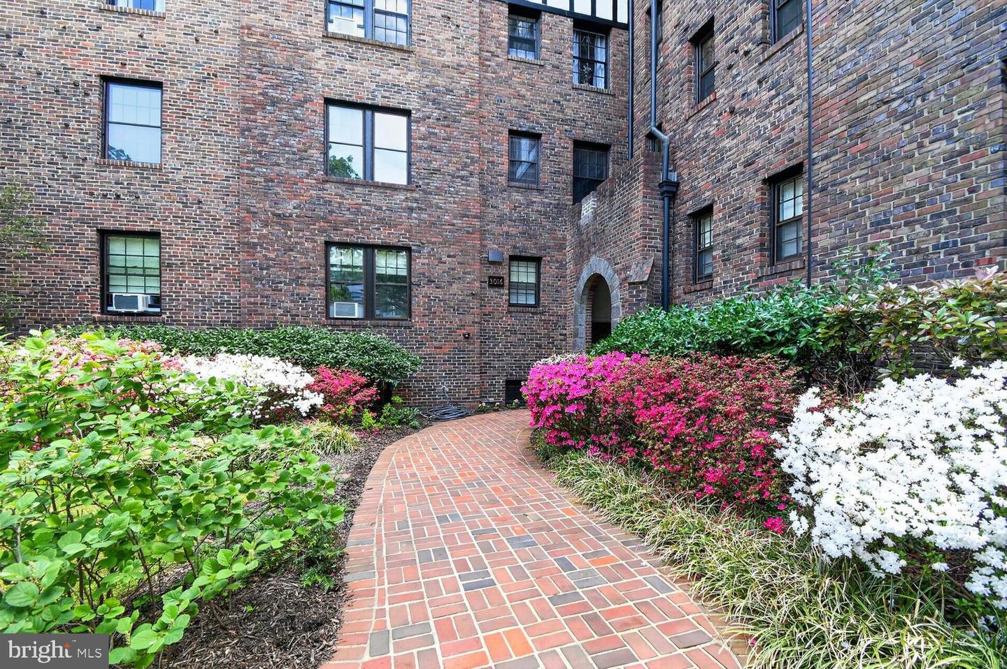 3016 Tilden St NW #403 — photo