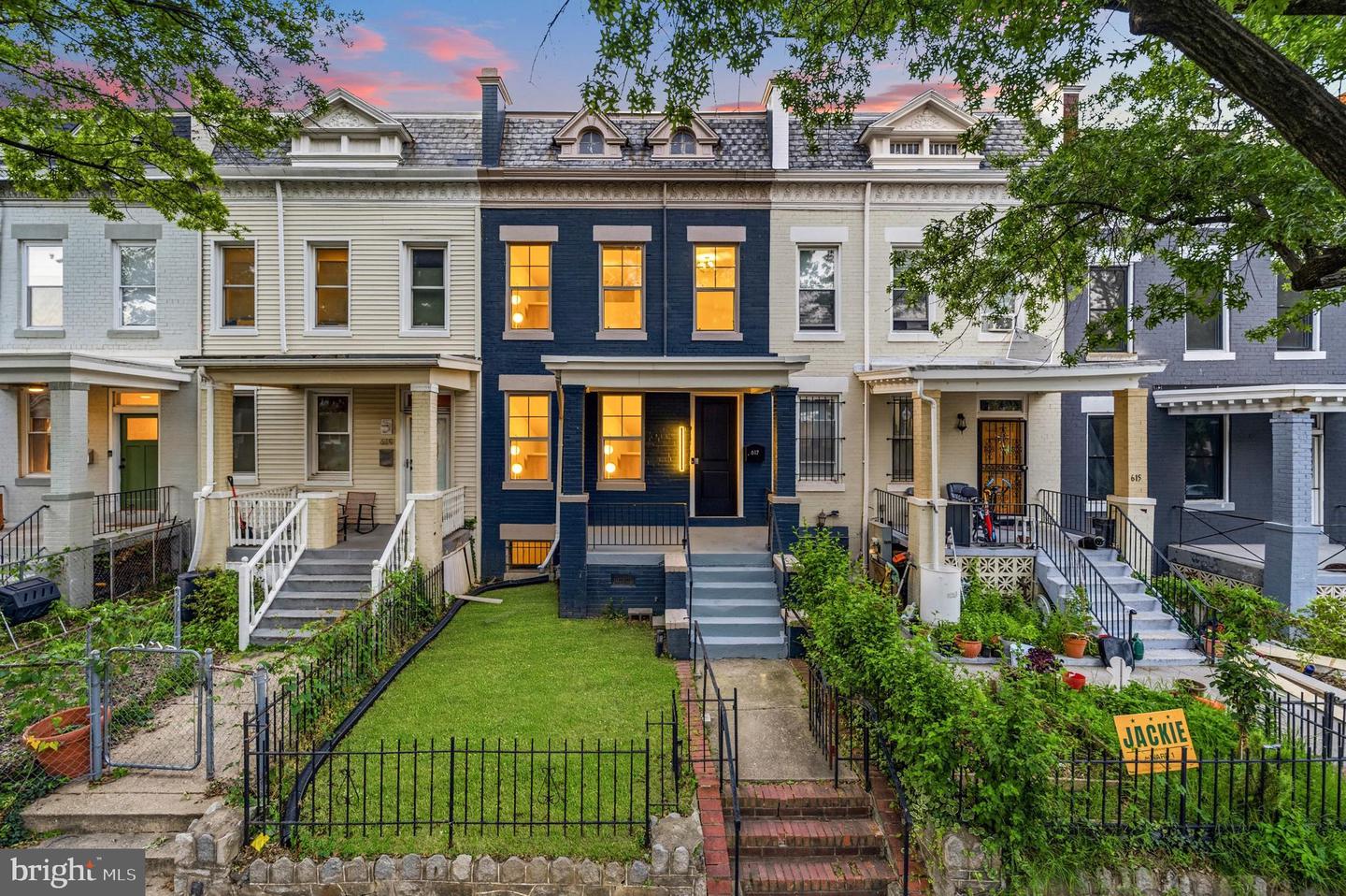 617 Keefer Pl NW — photo