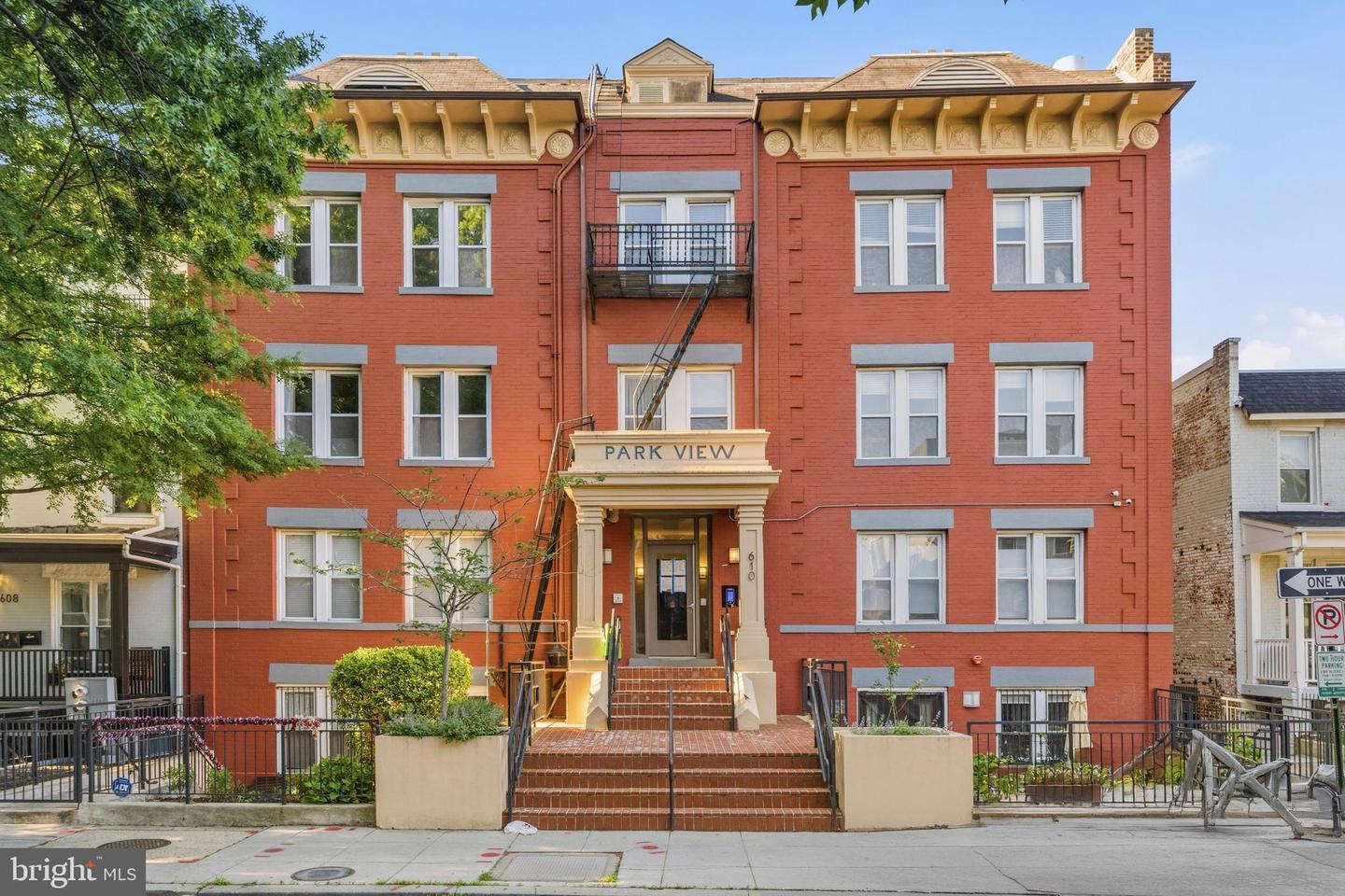 610 Irving St NW #105 — photo