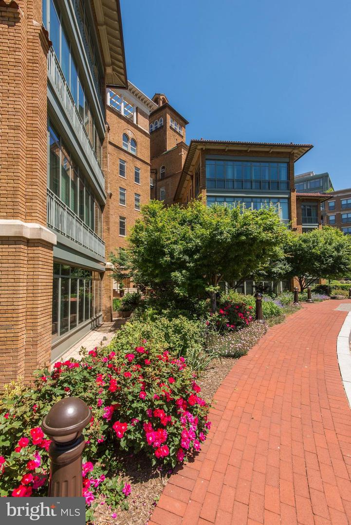 2425 L St NW #736 — photo