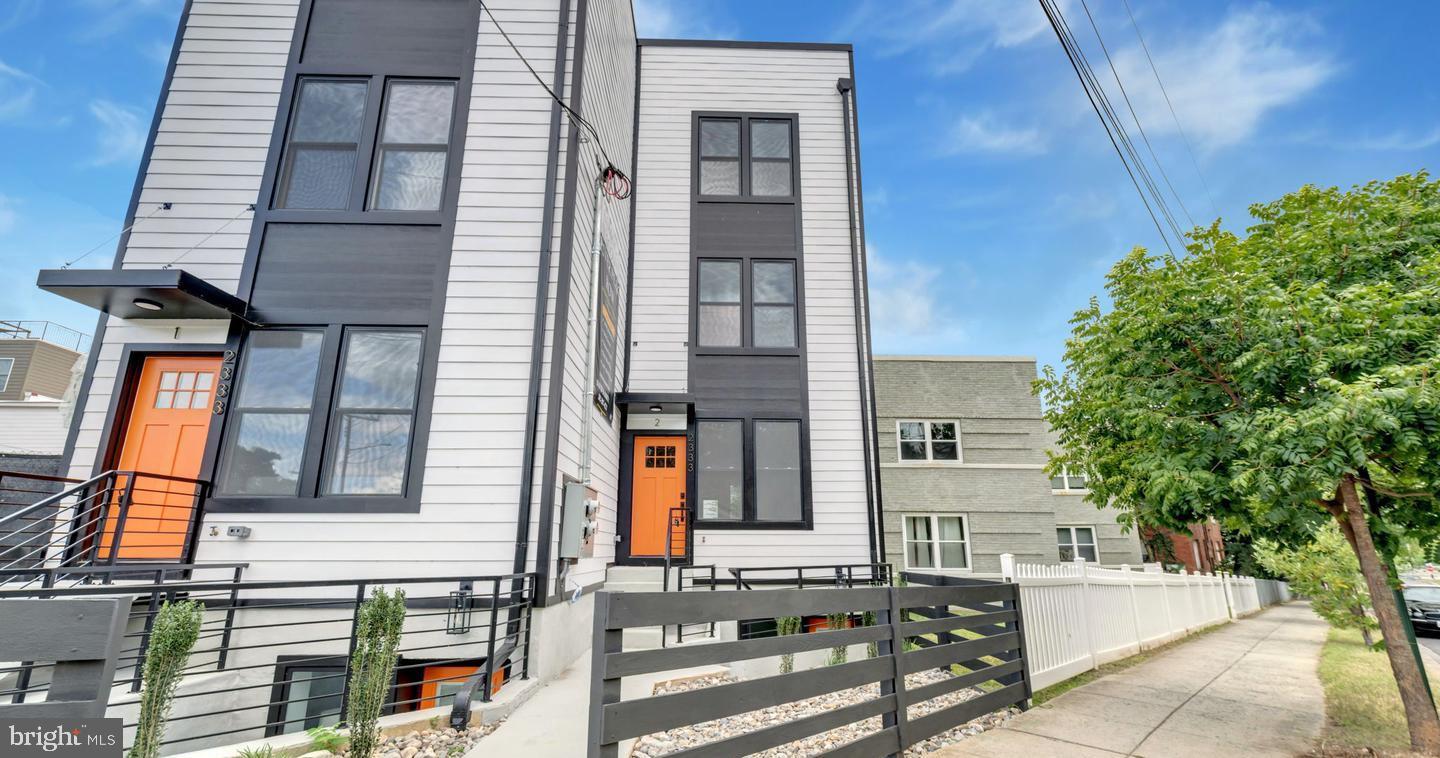 2333 Fairlawn Ave SE #2 — photo