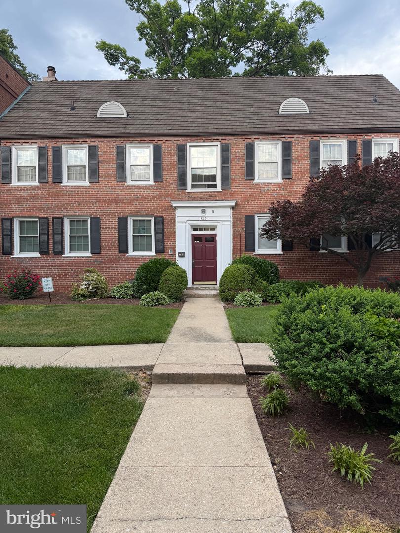 3816 V St SE #102 — photo