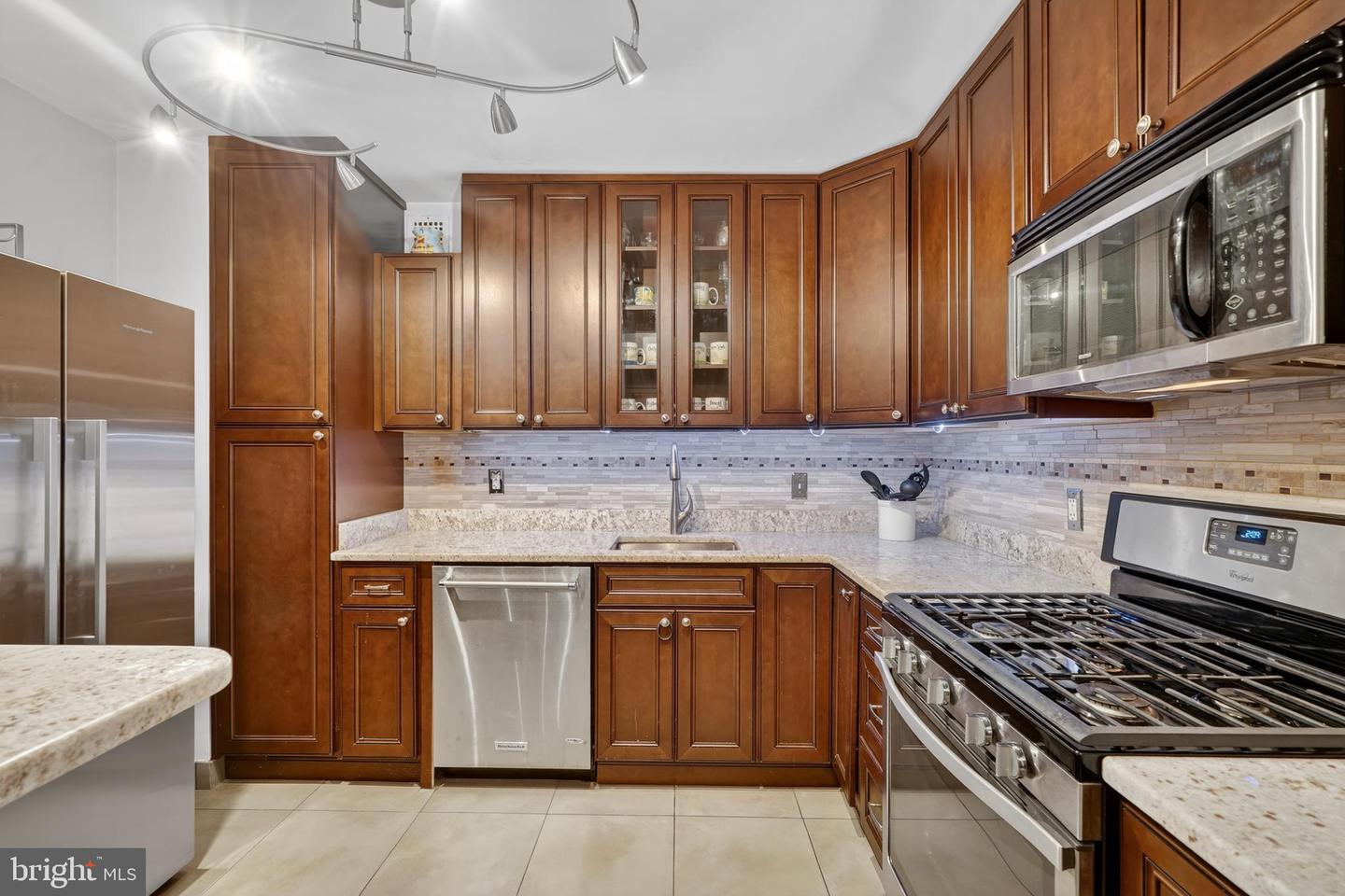 3001 Veazey Ter NW #715 — photo
