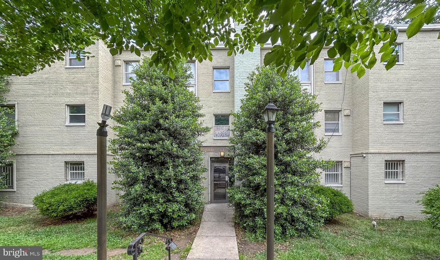 2832 Hartford St SE #102 — photo